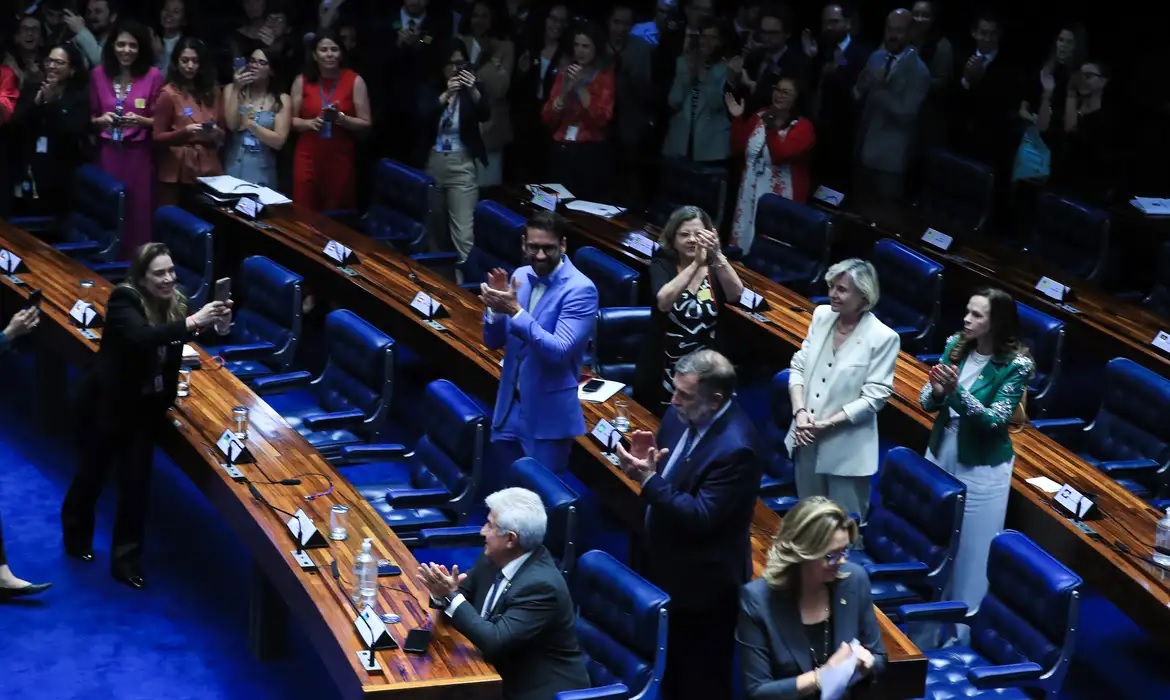 senado-aprova-projeto-contra-adultizacao-de-criancas-na-internet