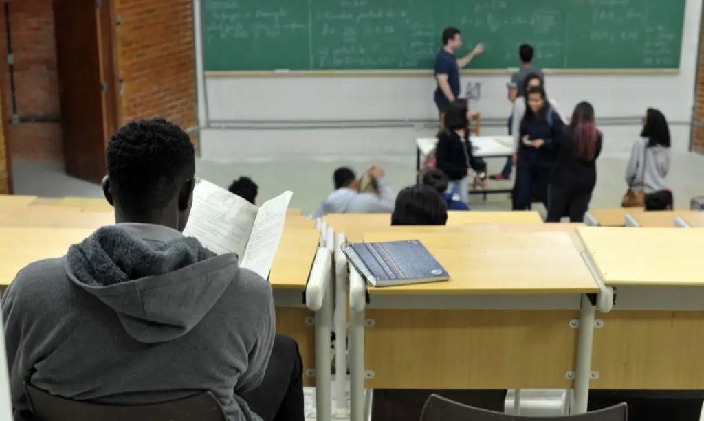 mec-oferta-7,8-mil-vagas-de-pos-graduacao-gratuita-para-professores