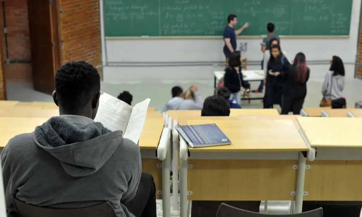 mec-oferta-7,8-mil-vagas-de-pos-graduacao-gratuita-para-professores