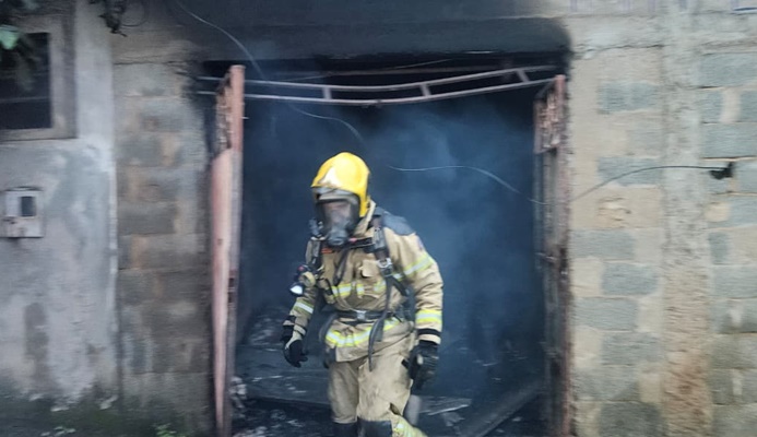 bombeiros-combatem-incendio-em-residencia-em-conselheiro-lafaiete