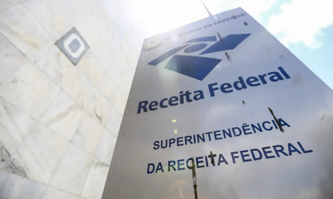 receita-nega-aumento-de-imposto-para-professores-com-novo-piso