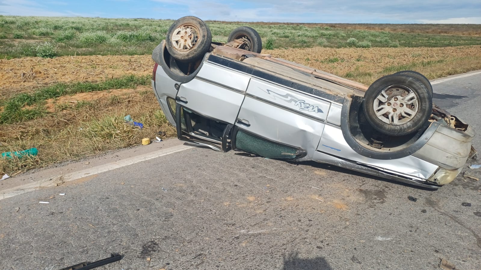 carro-capota-na-br-265-e-bebe-nao-resiste-e-morre-apos-acidente