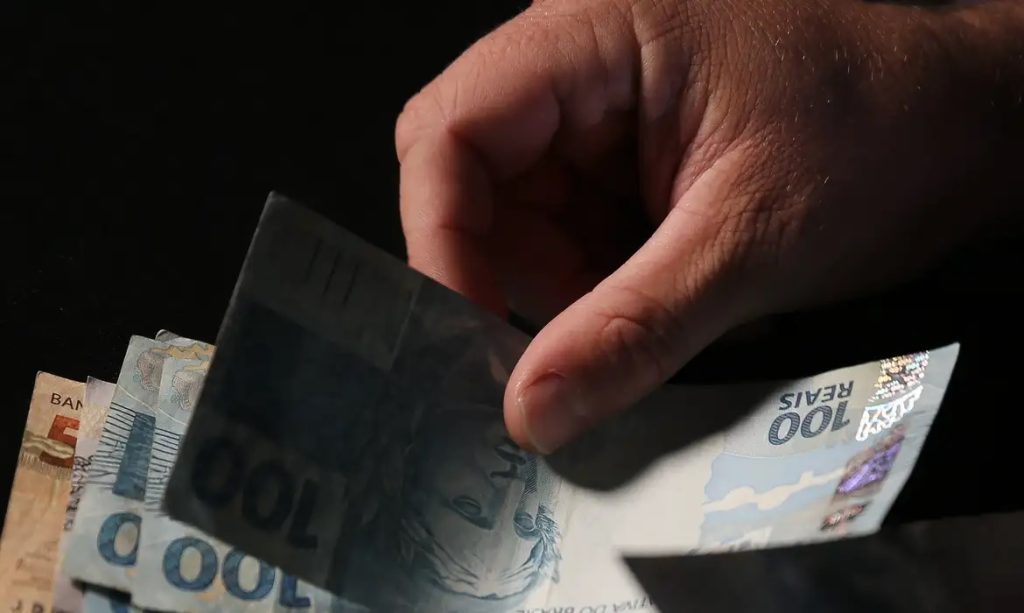 trabalhadores-nascidos-em-setembro-e-outubro-recebem-abono-salarial