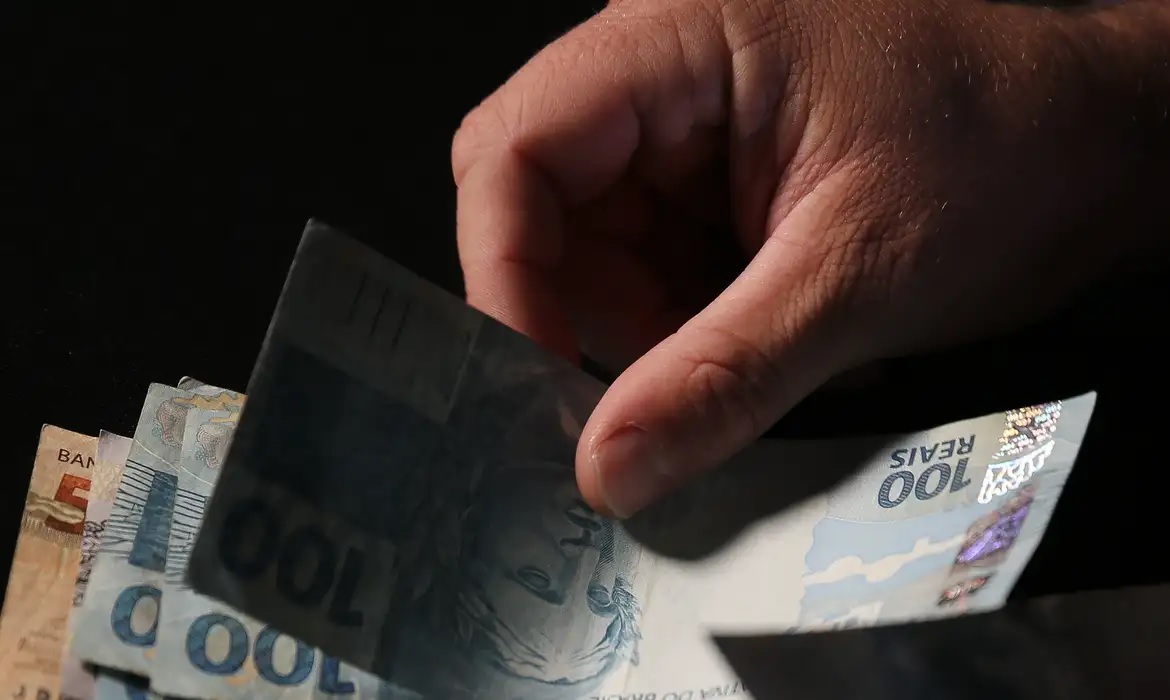 trabalhadores-nascidos-em-setembro-e-outubro-recebem-abono-salarial